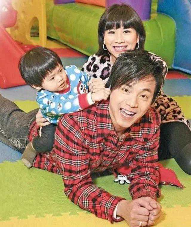 男子玩跳楼机寻找刺激，结果当场晕厥