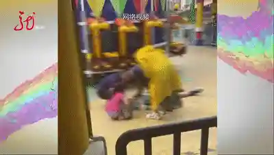 男子玩跳楼机寻找刺激，结果当场晕厥